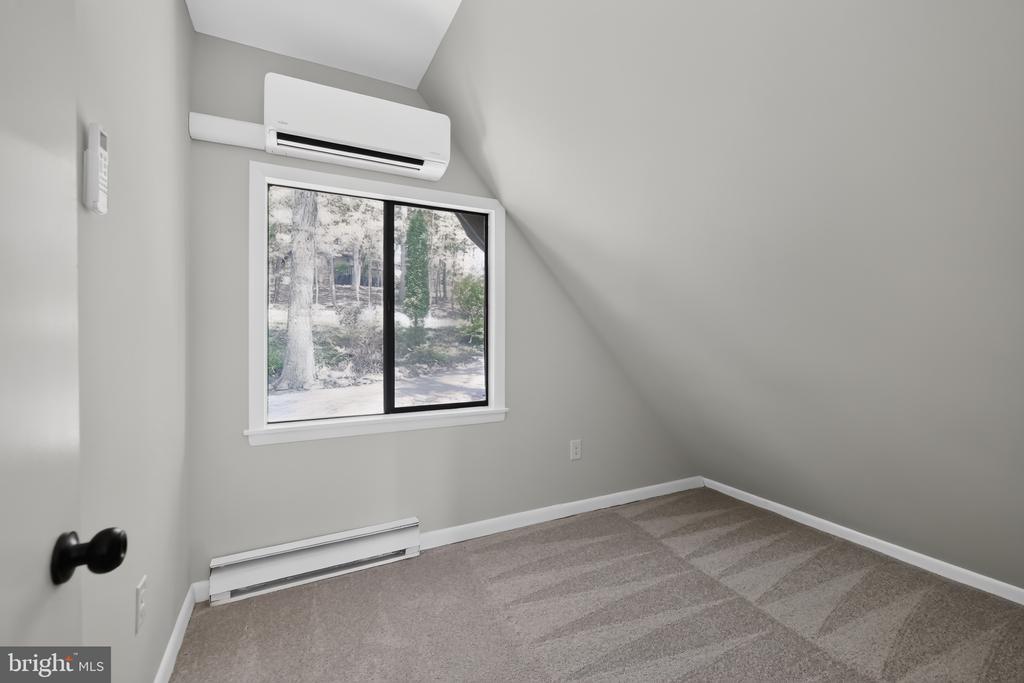 233 SUNSET CIRCLE