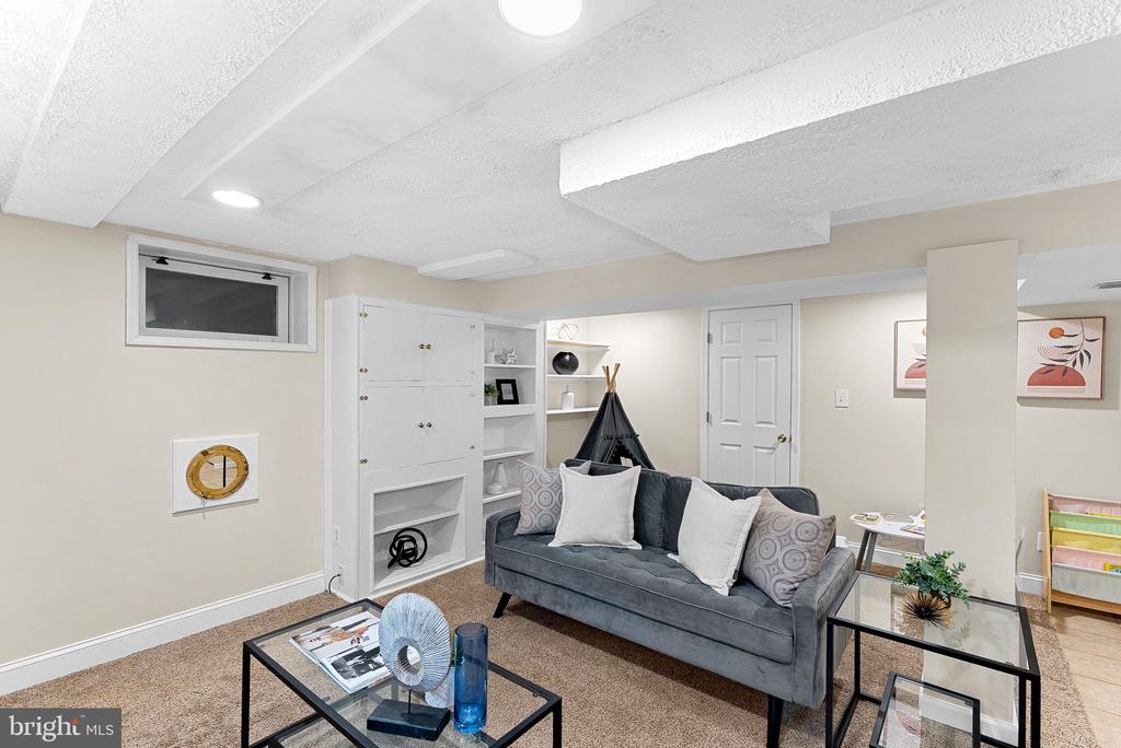 7109 WAYNE DRIVE