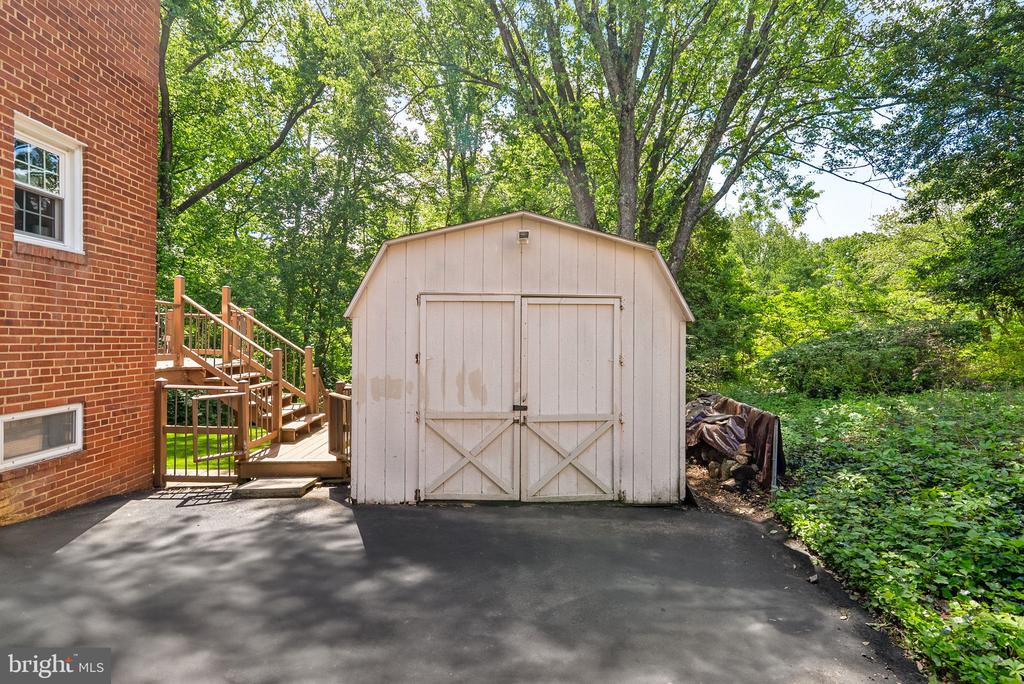 7109 WAYNE DRIVE
