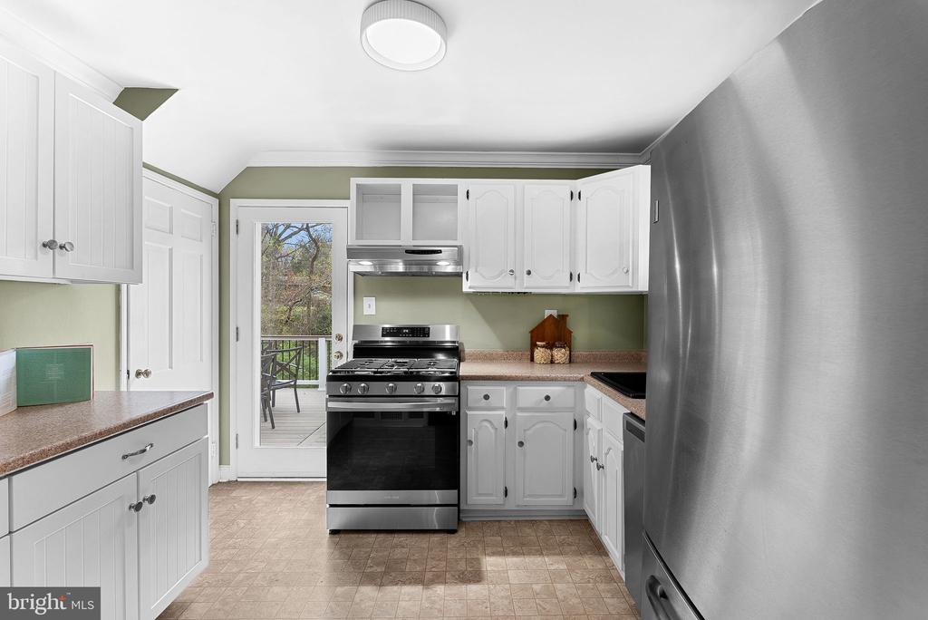 7109 WAYNE DRIVE