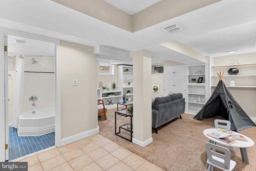 7109 WAYNE DRIVE