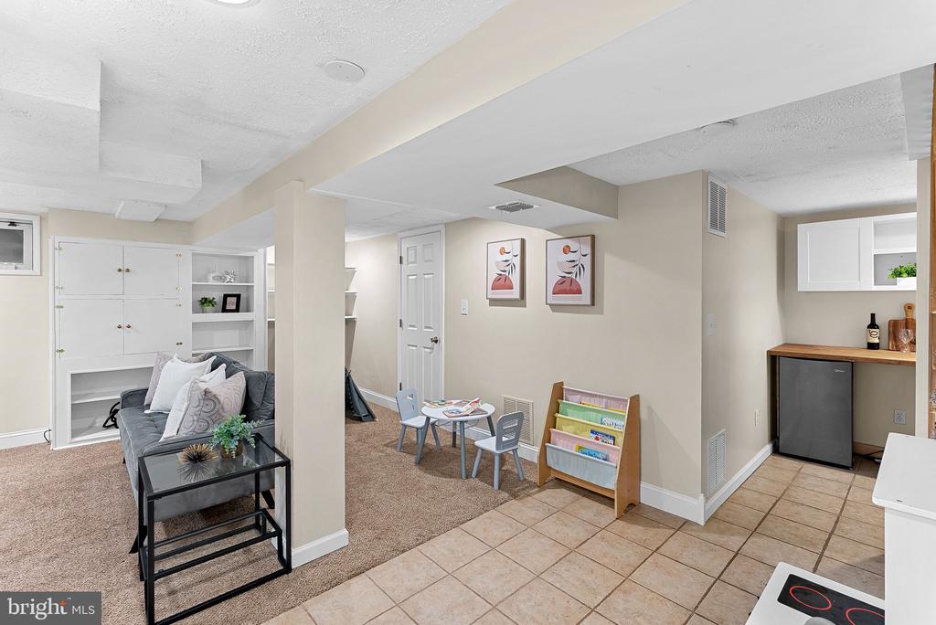 7109 WAYNE DRIVE