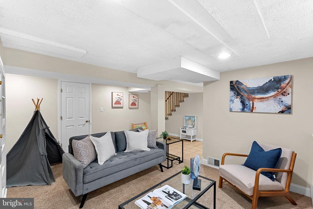 7109 WAYNE DRIVE