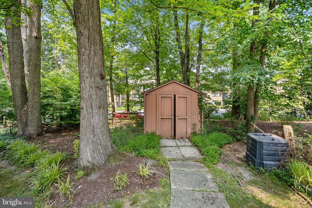 2284 DOSINIA COURT