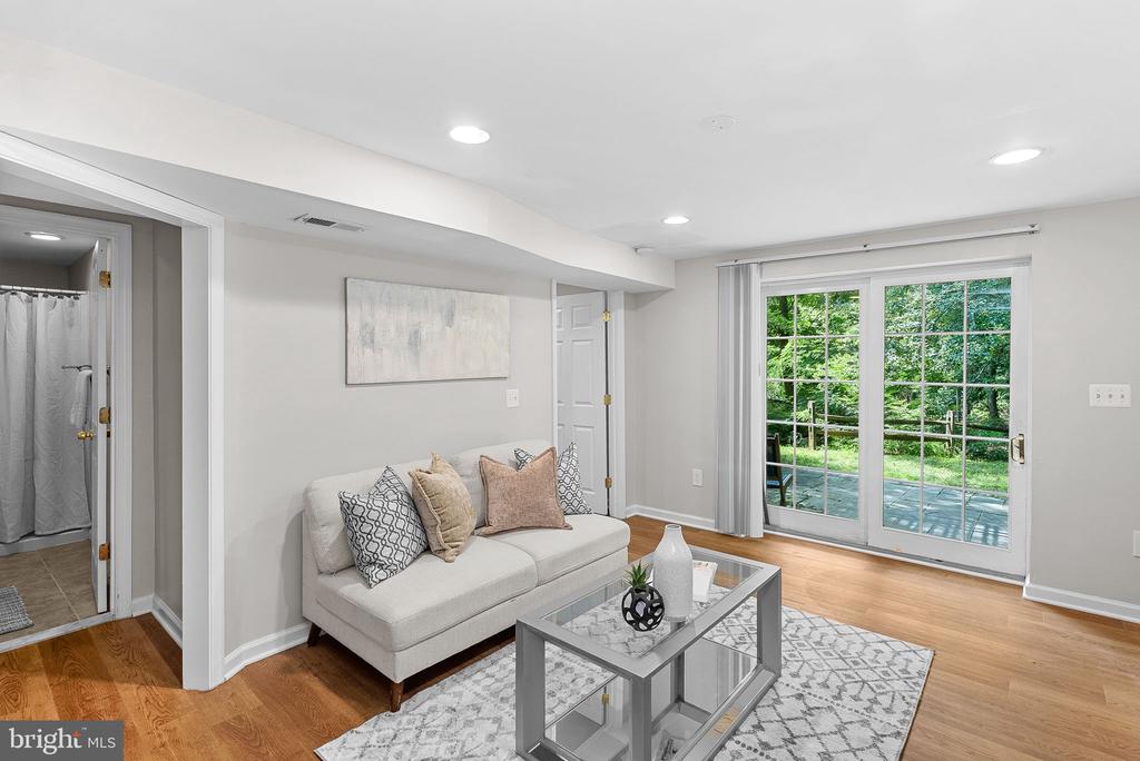 2284 DOSINIA COURT