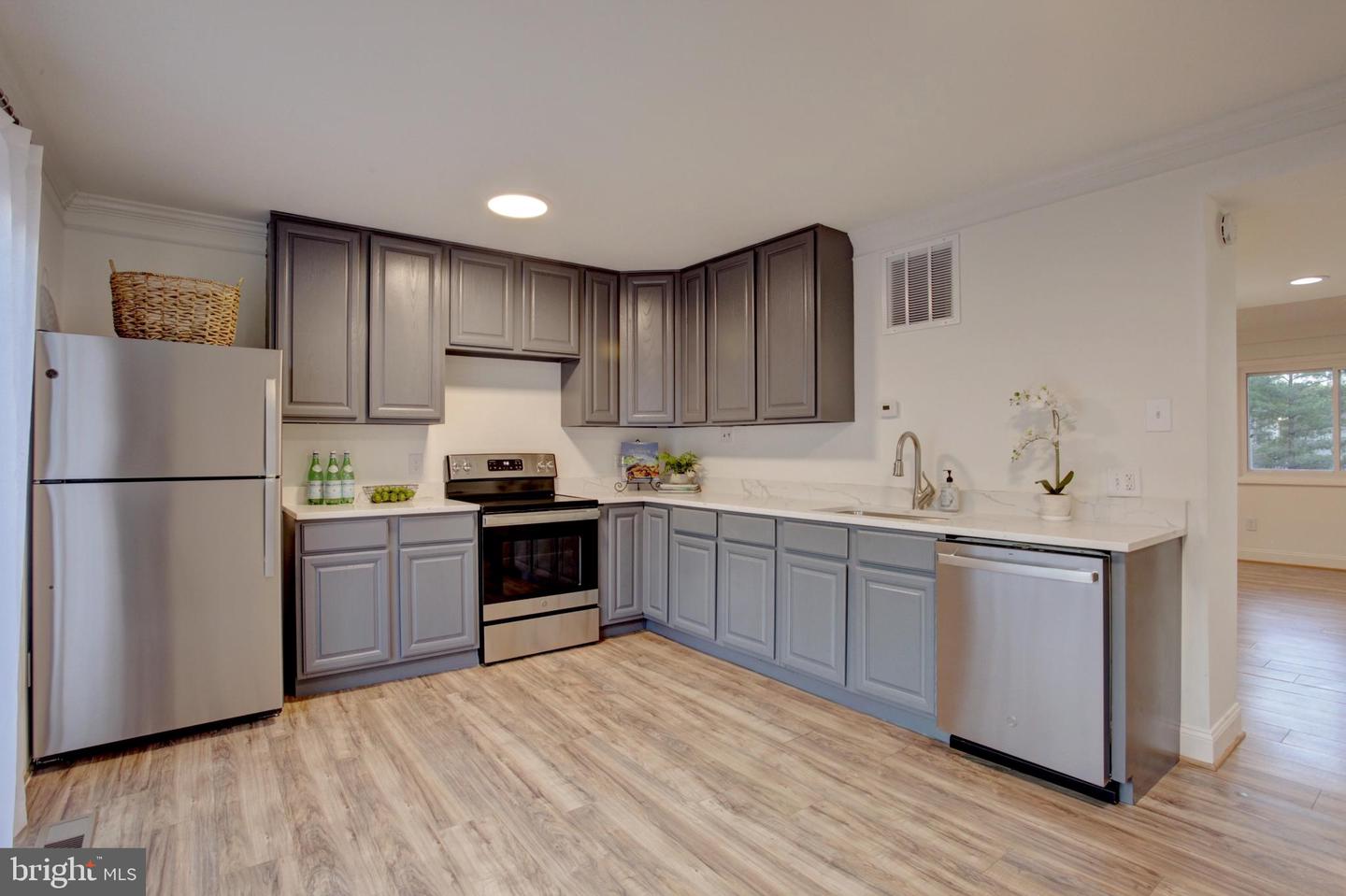 208 Sanderson Dr #225