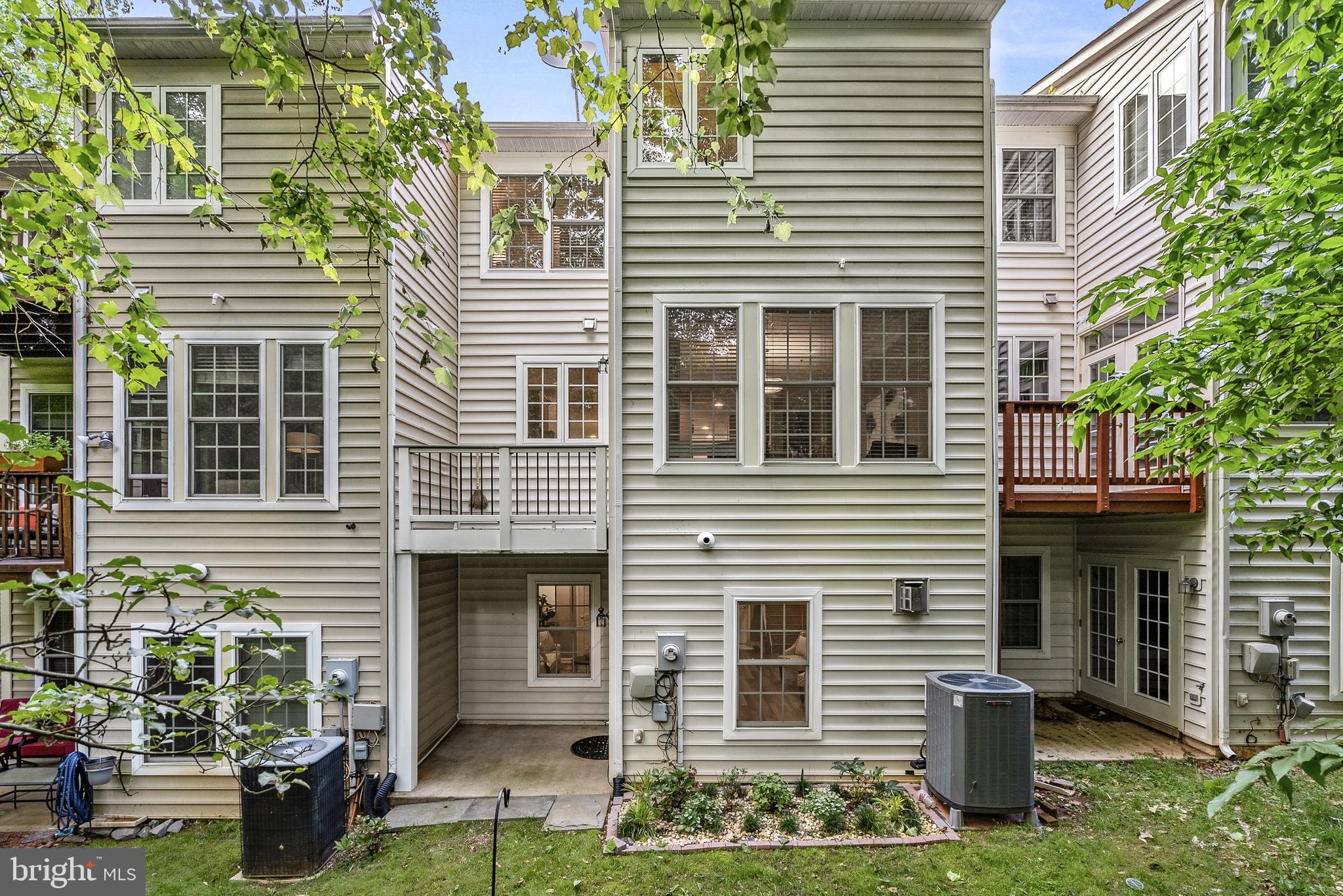 20360 Center Brook Sq