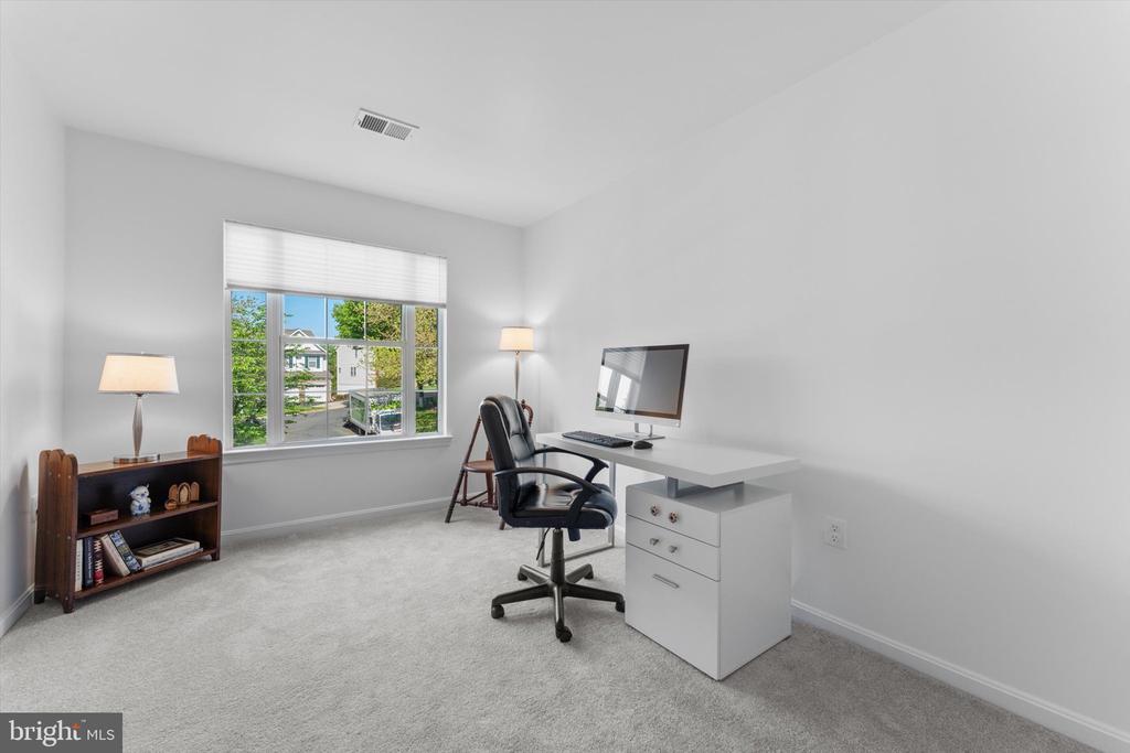 20696 Longbank Ct