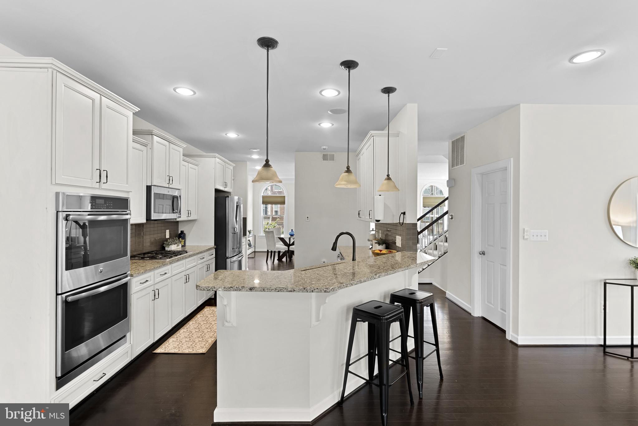 1543 Kinnaird Ter NE
