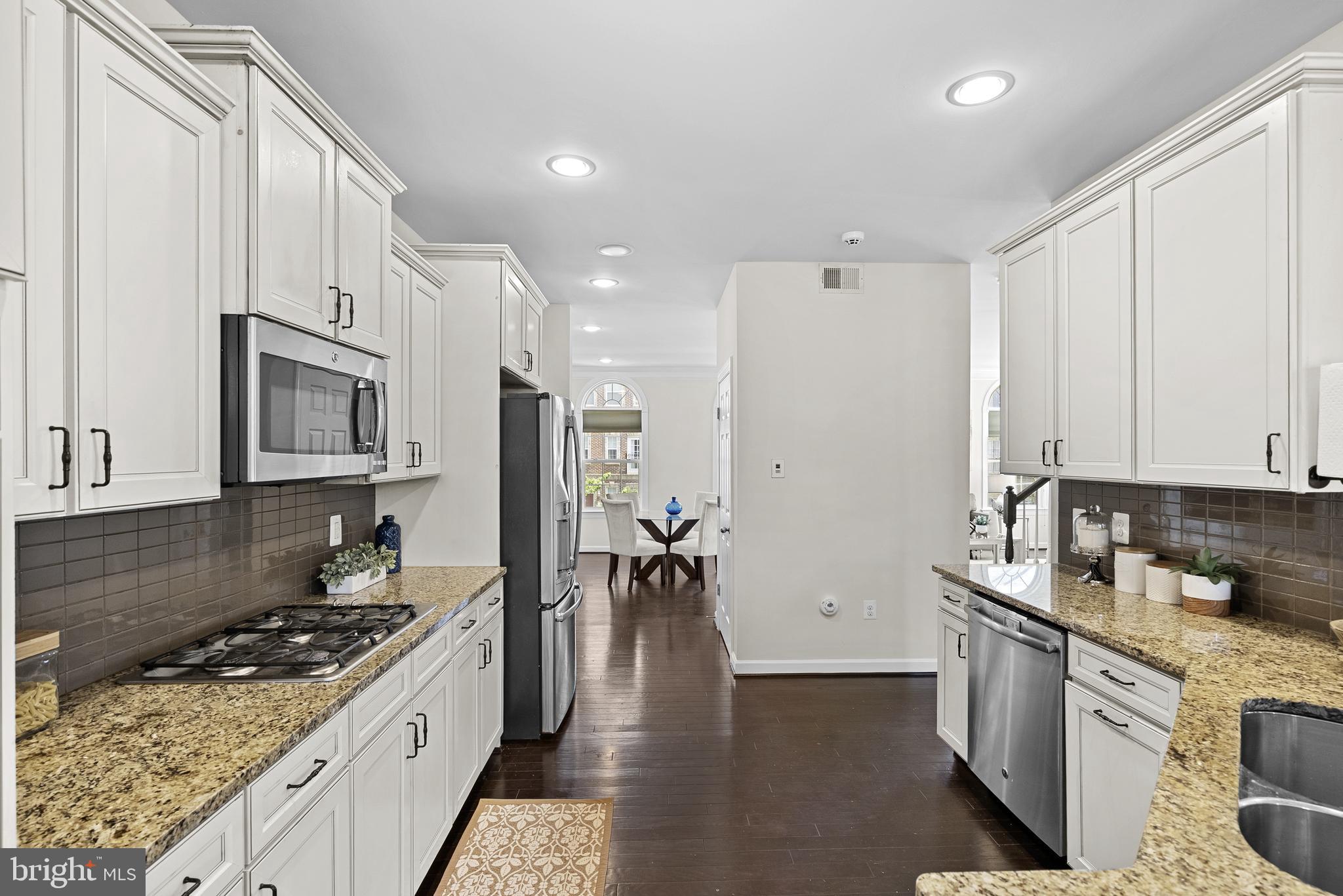 1543 Kinnaird Ter NE