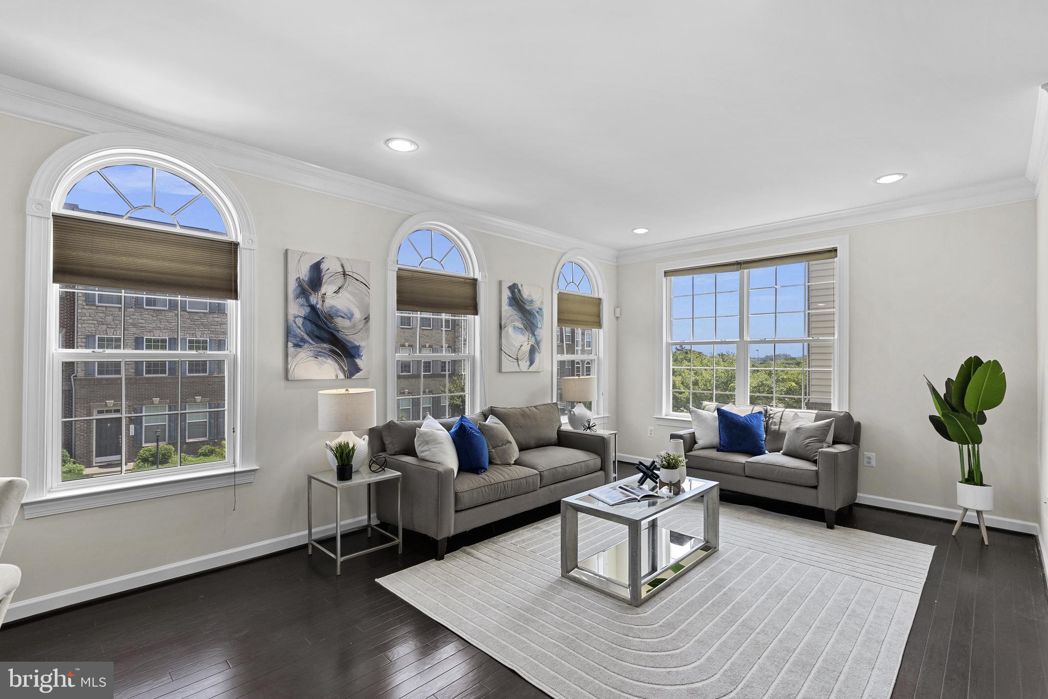 1543 Kinnaird Ter NE