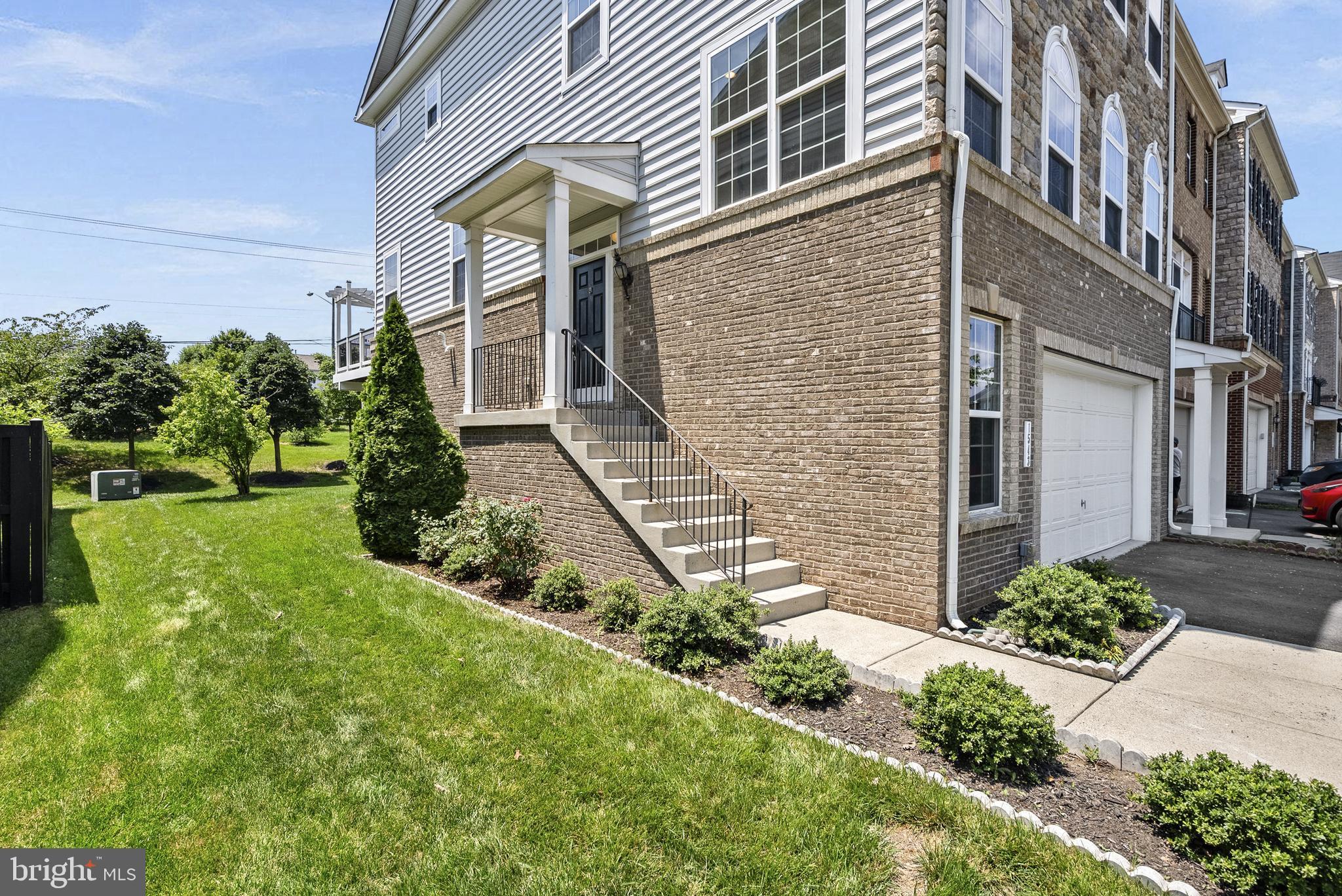 1543 Kinnaird Ter NE
