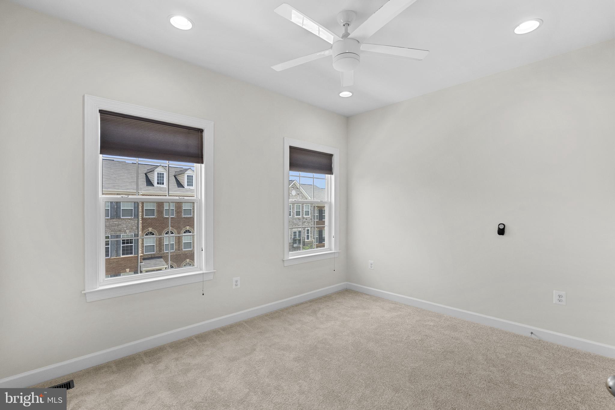 1543 Kinnaird Ter NE