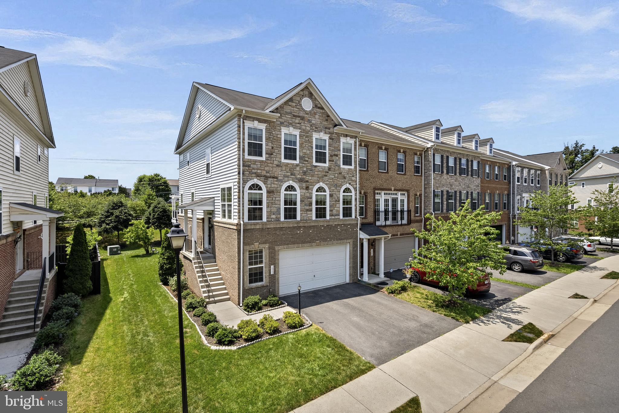 1543 Kinnaird Ter NE