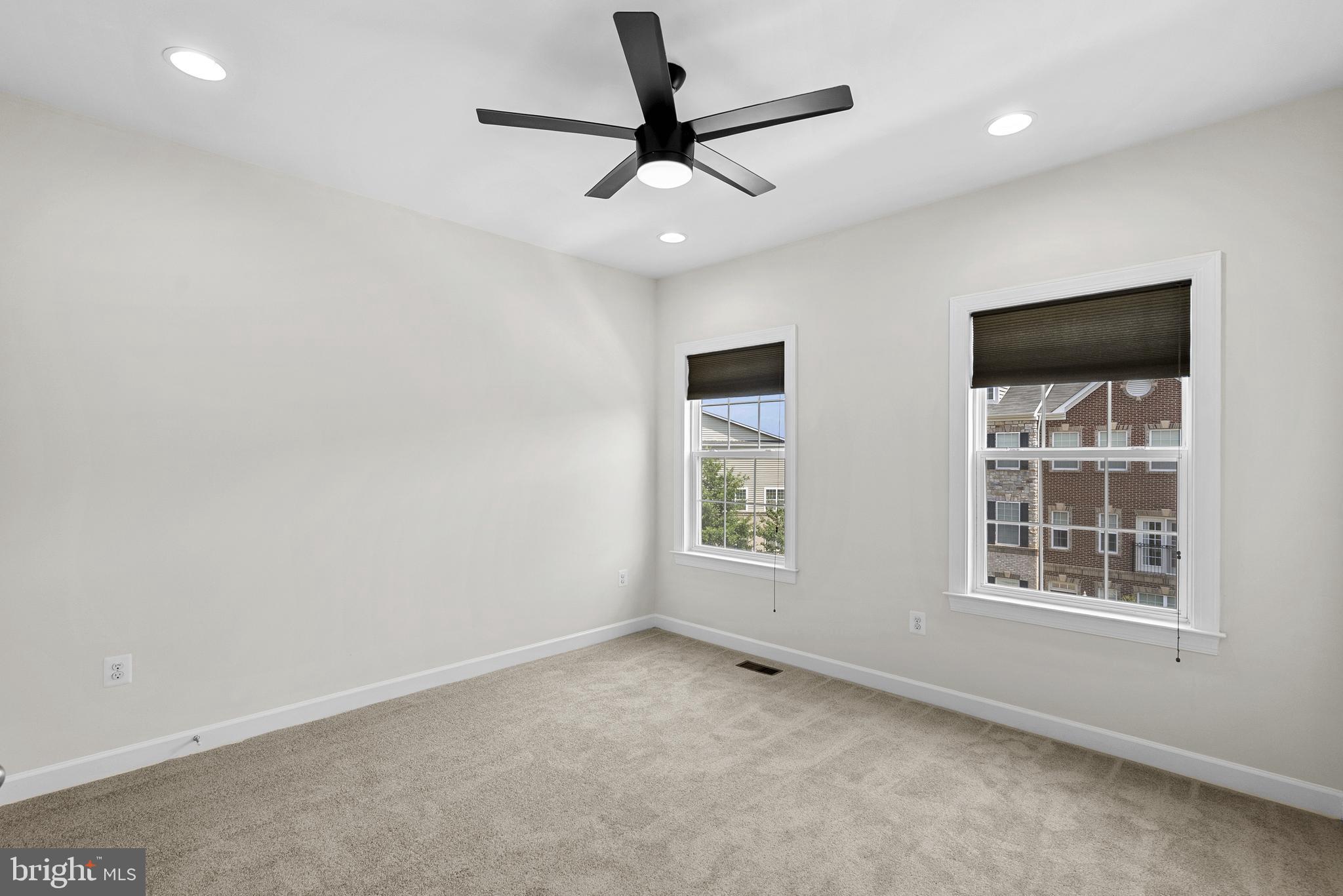 1543 Kinnaird Ter NE