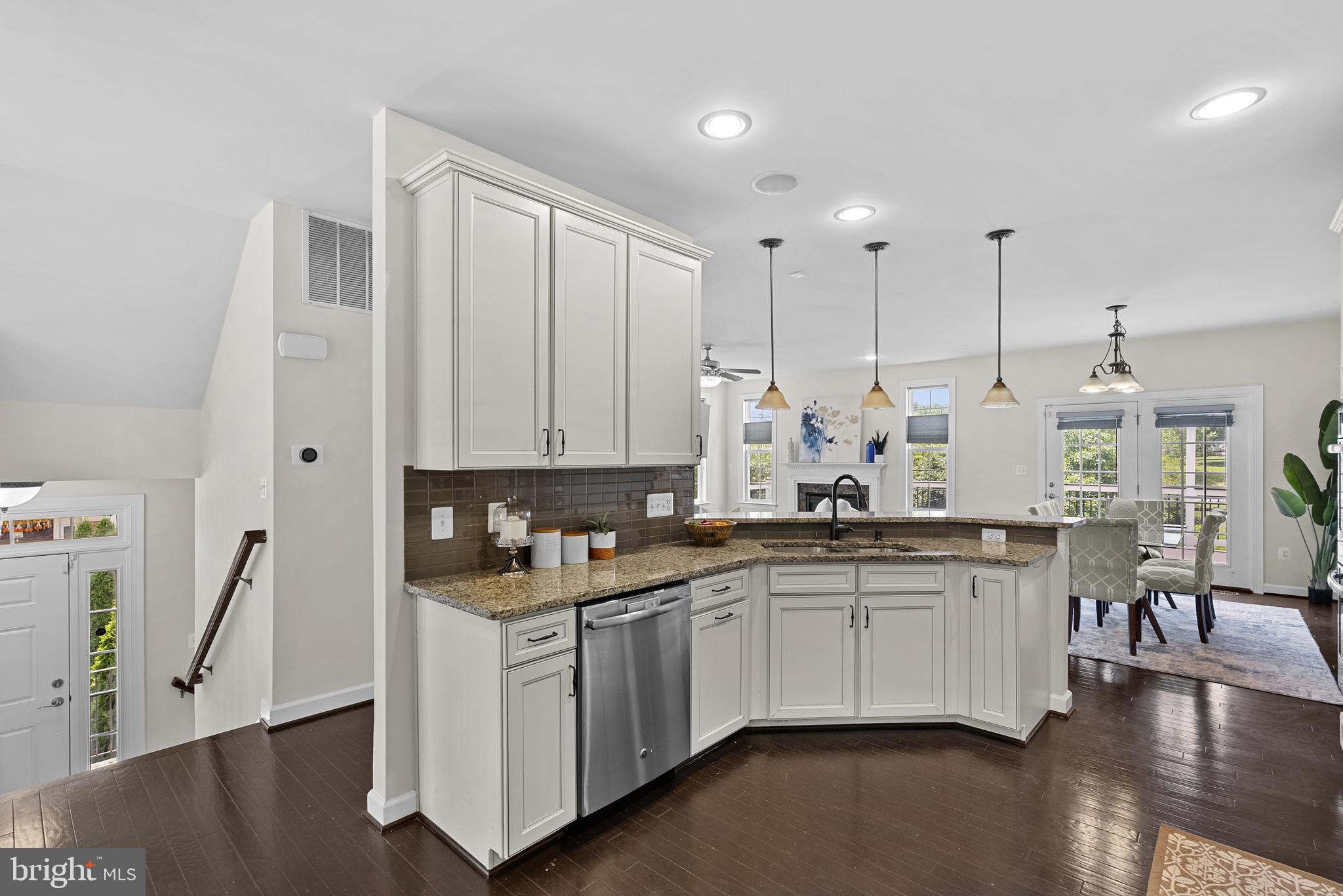 1543 Kinnaird Ter NE