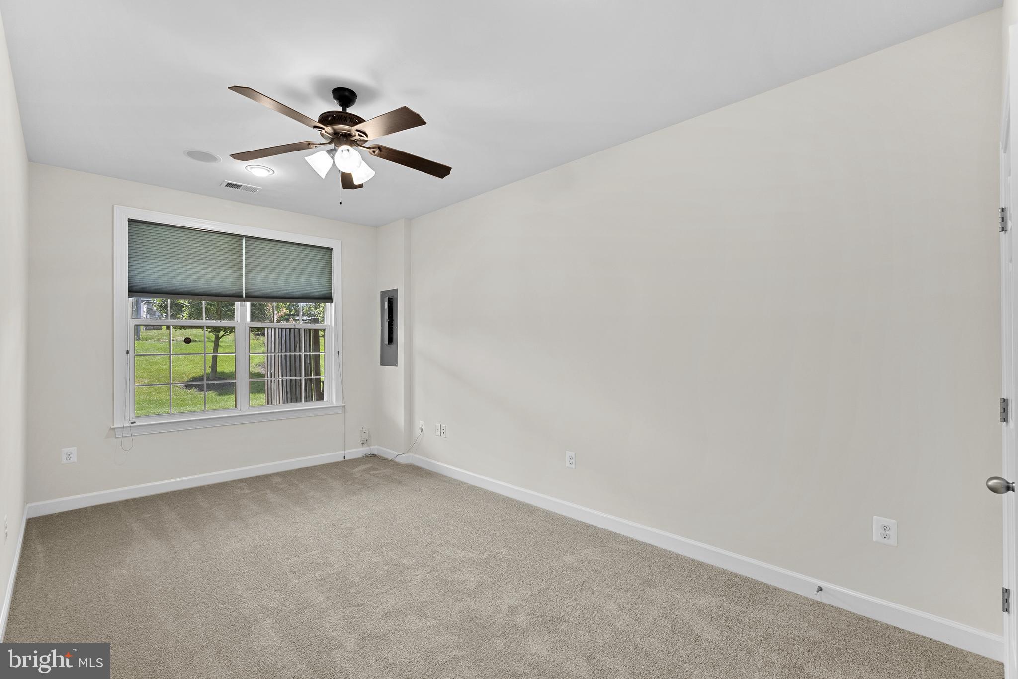 1543 Kinnaird Ter NE