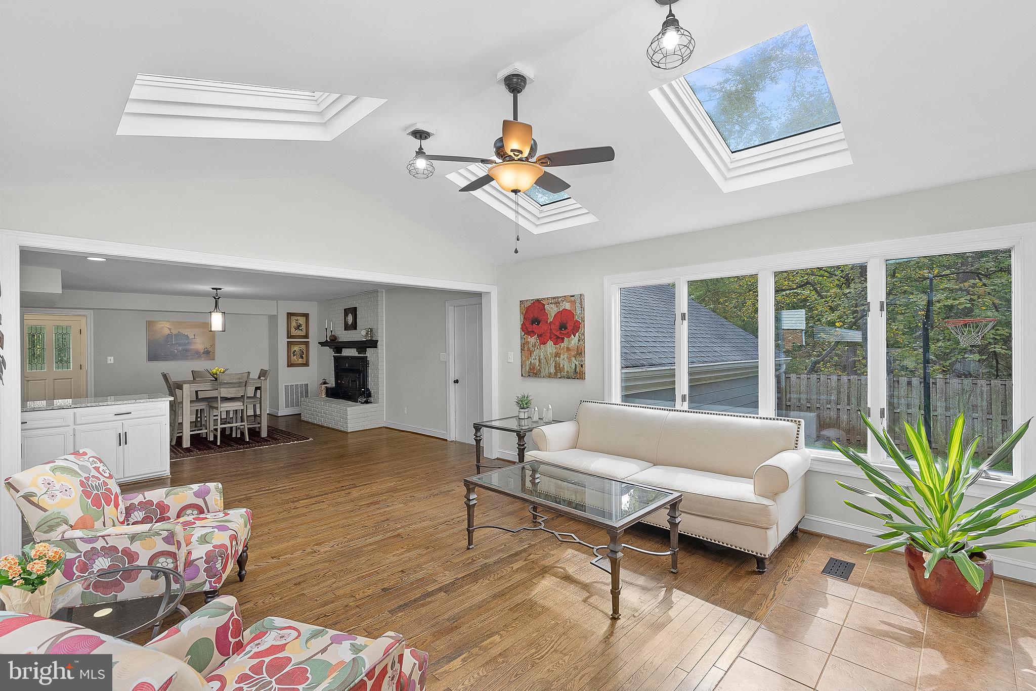 10596 Brentwood Dr