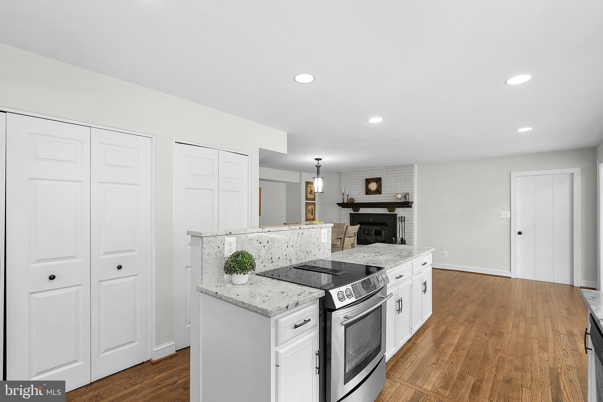 10596 Brentwood Dr