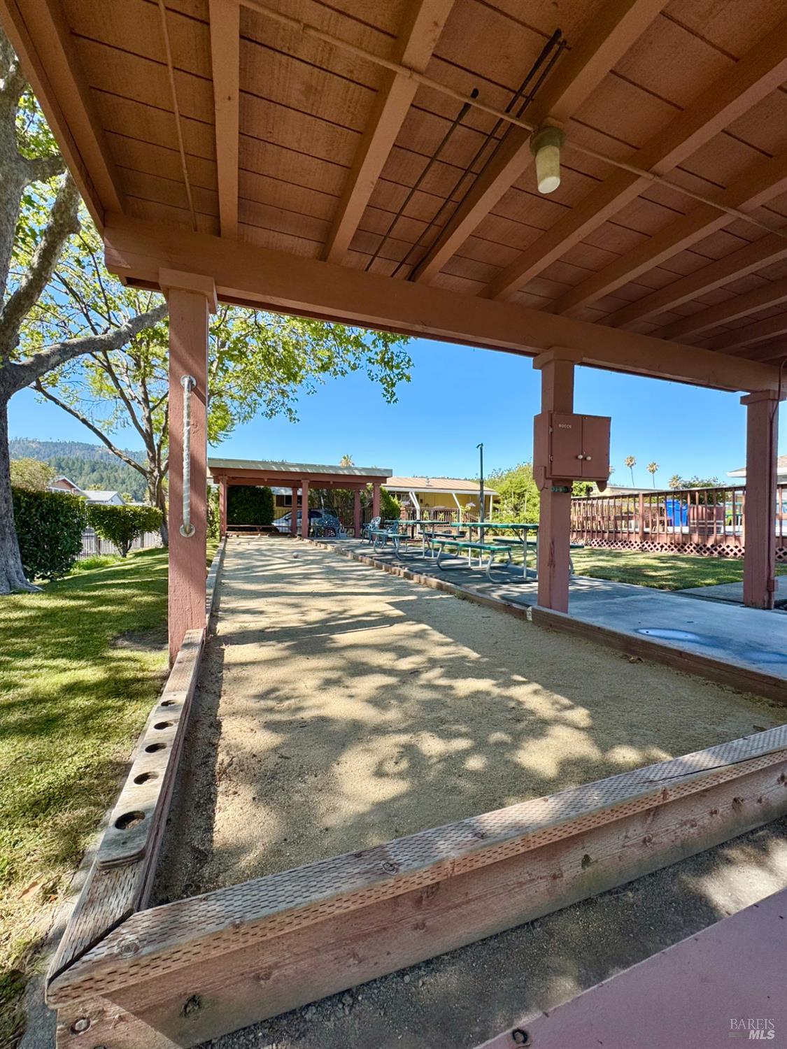 819 E Champagne