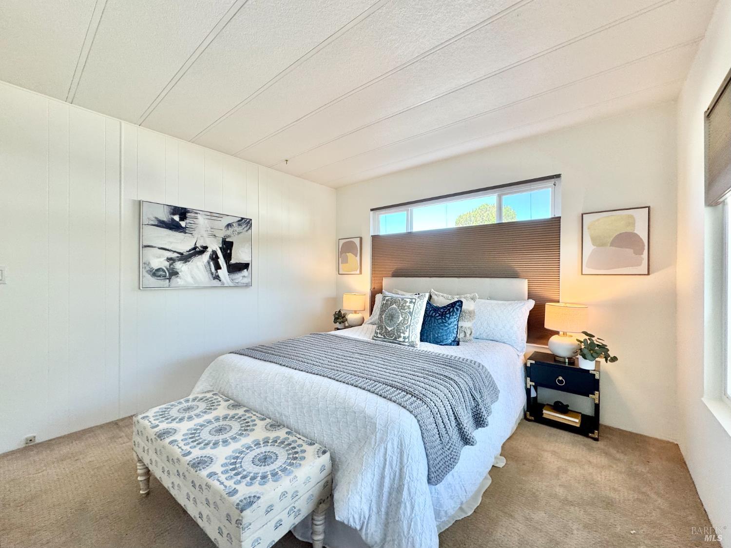 819 E Champagne