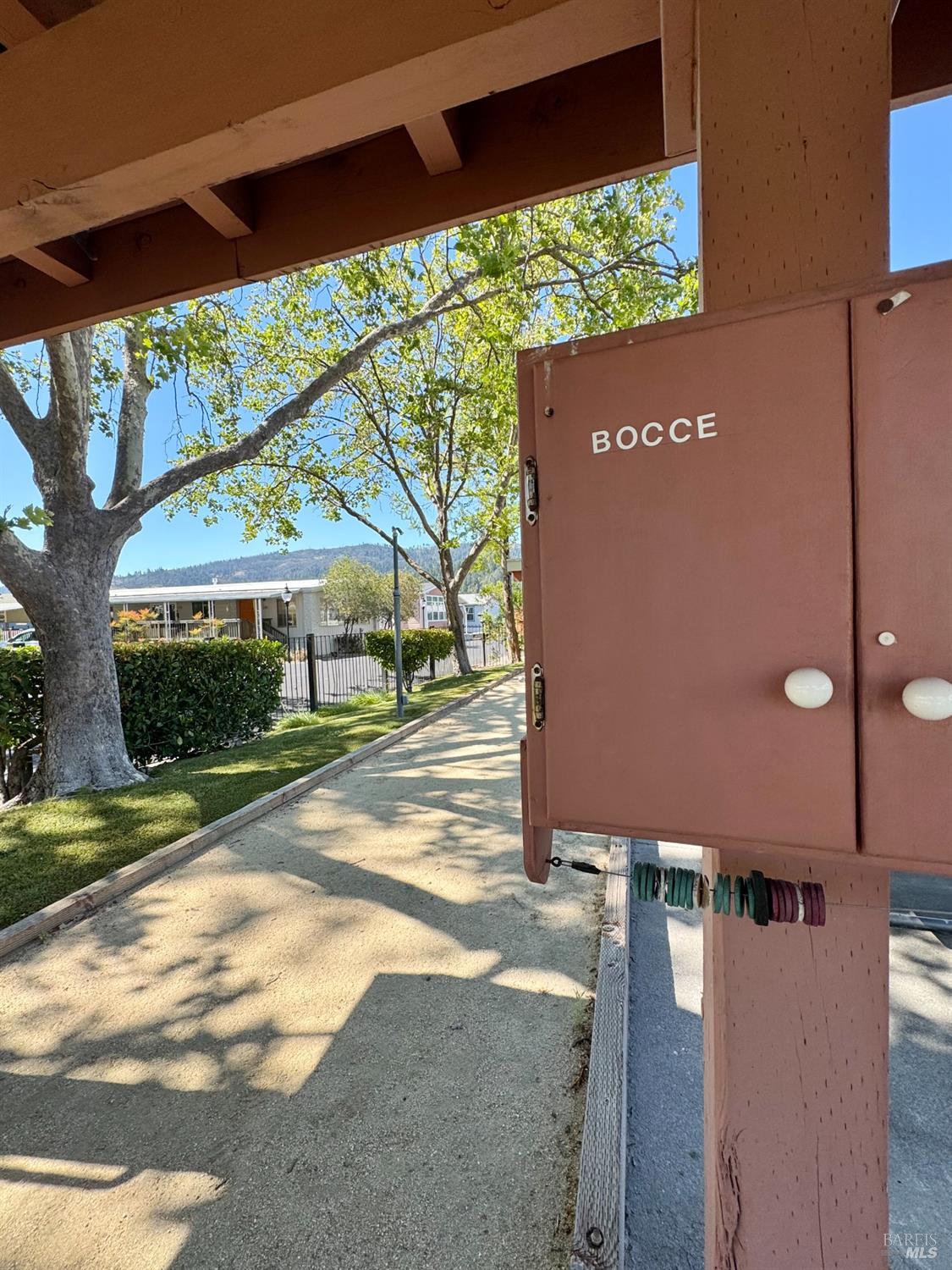 819 E Champagne