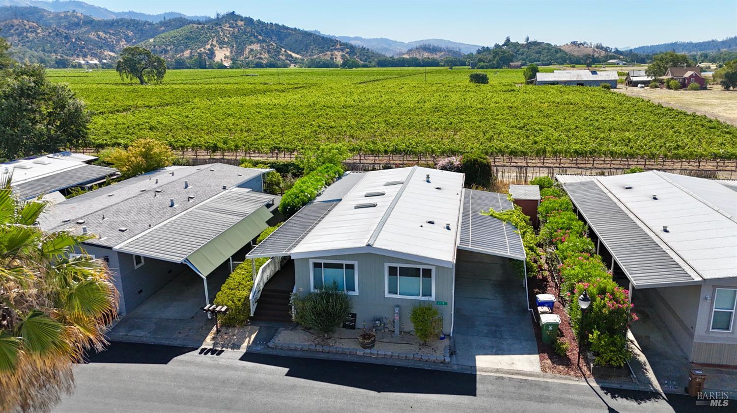 819 E Champagne
