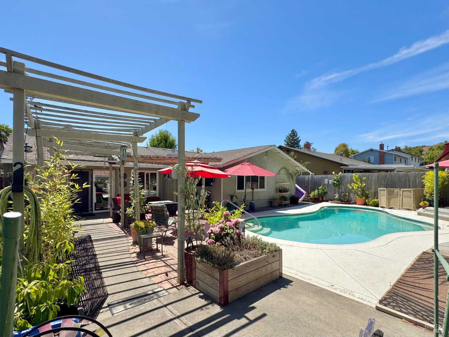 2570 Vine Hill Dr