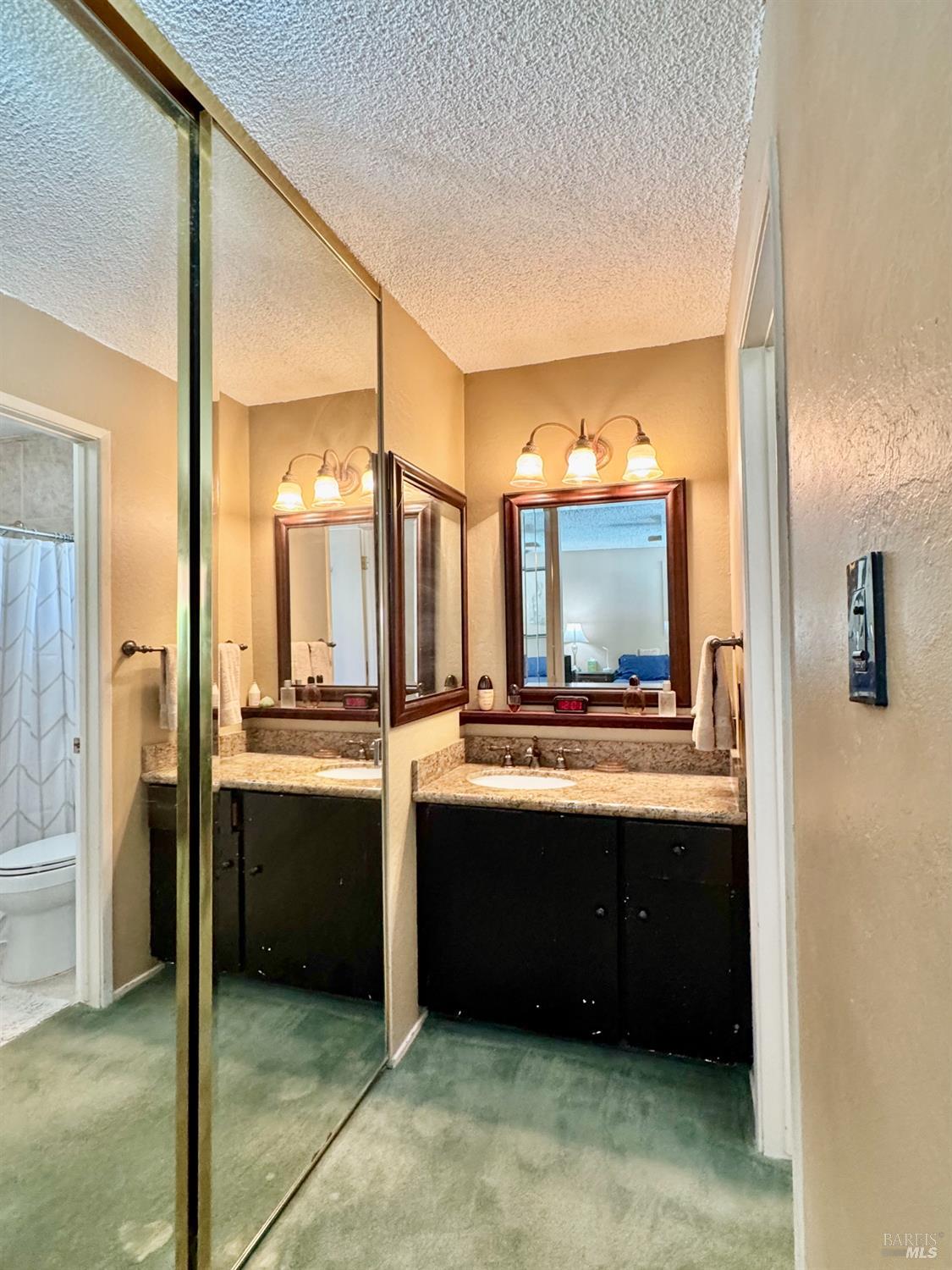 2570 Vine Hill Dr