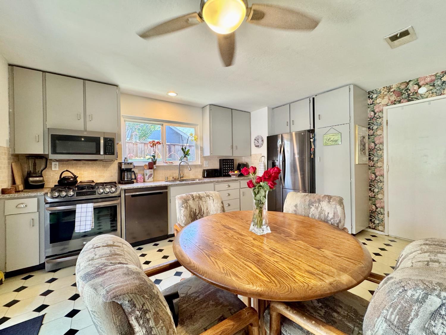 2570 Vine Hill Dr