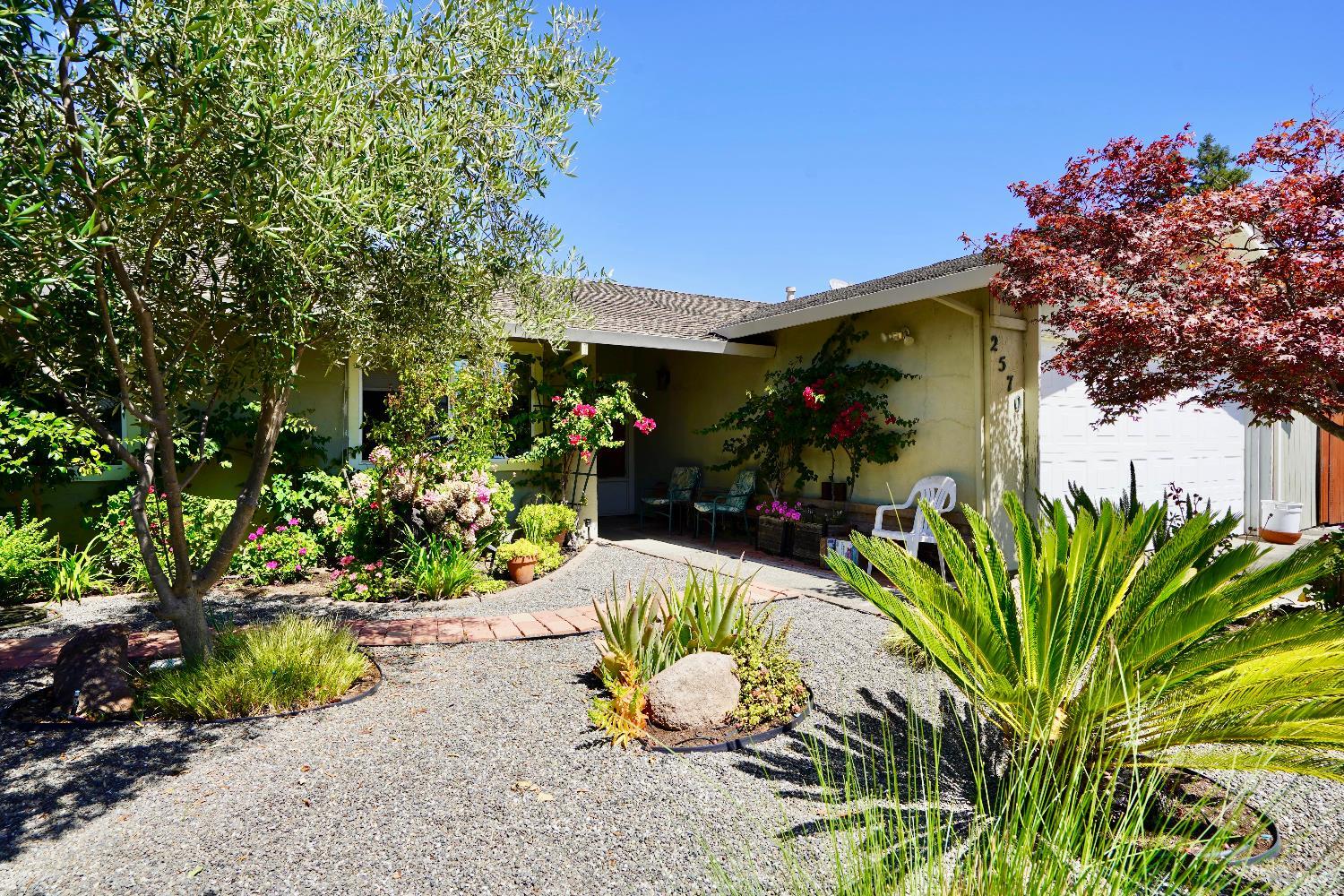2570 Vine Hill Dr