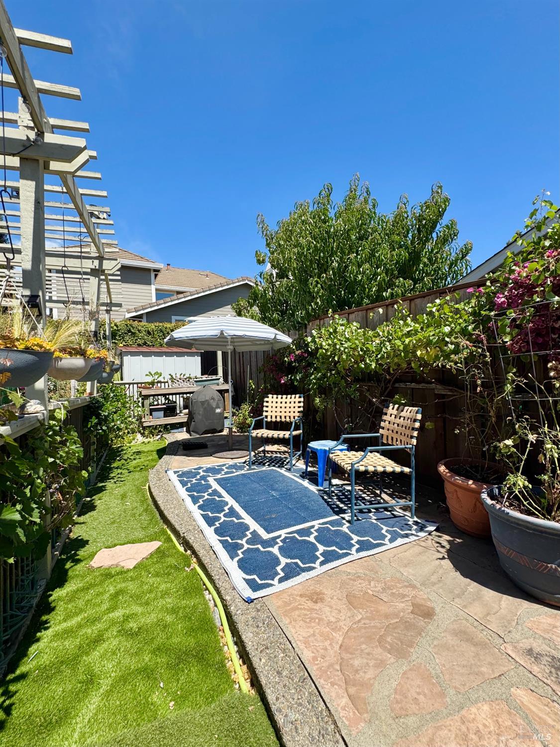 2570 Vine Hill Dr
