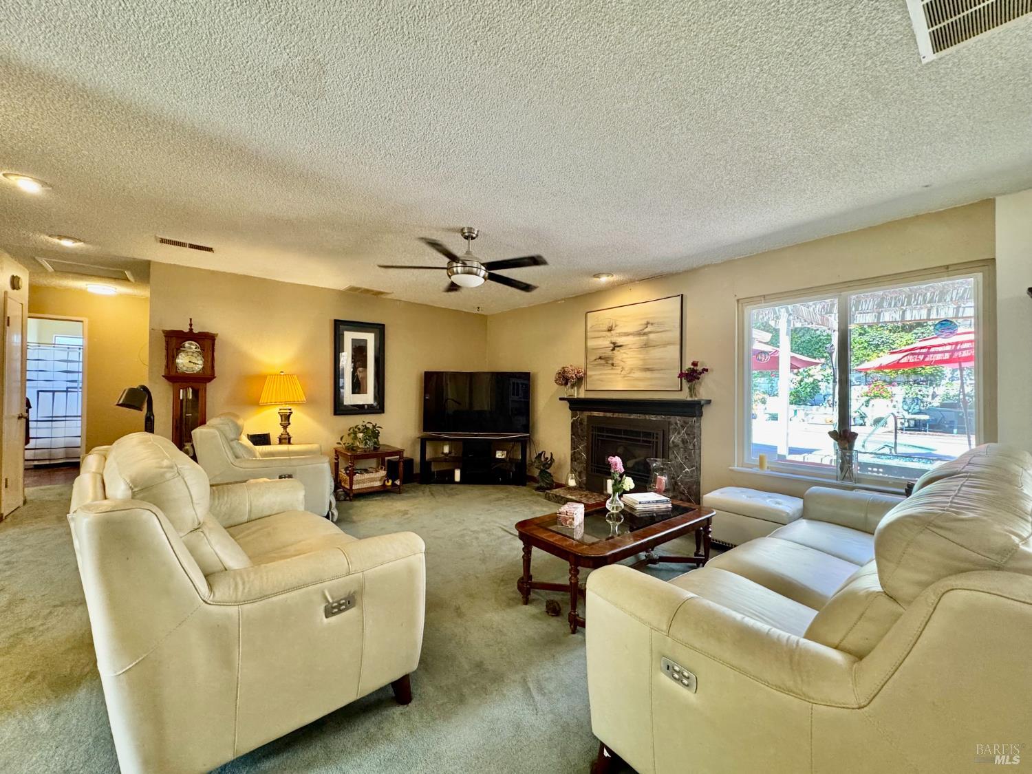2570 Vine Hill Dr