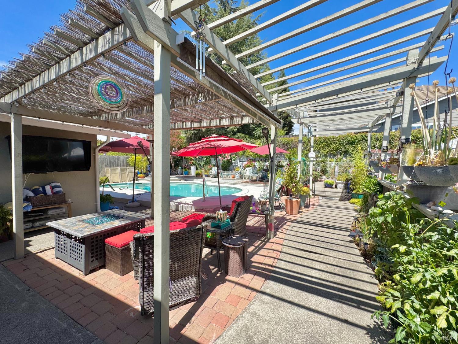 2570 Vine Hill Dr