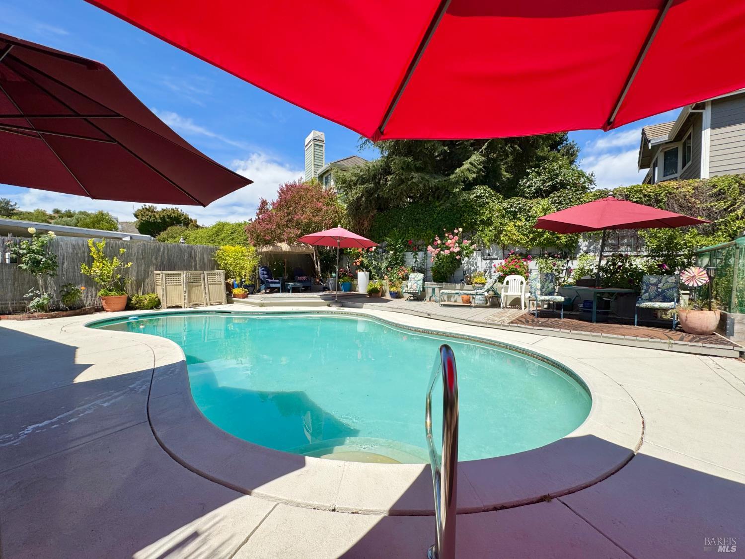 2570 Vine Hill Dr
