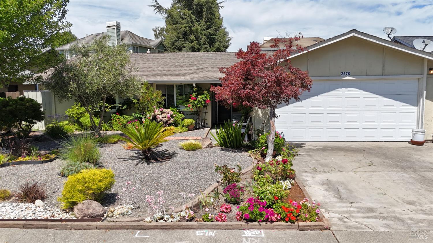 2570 Vine Hill Dr