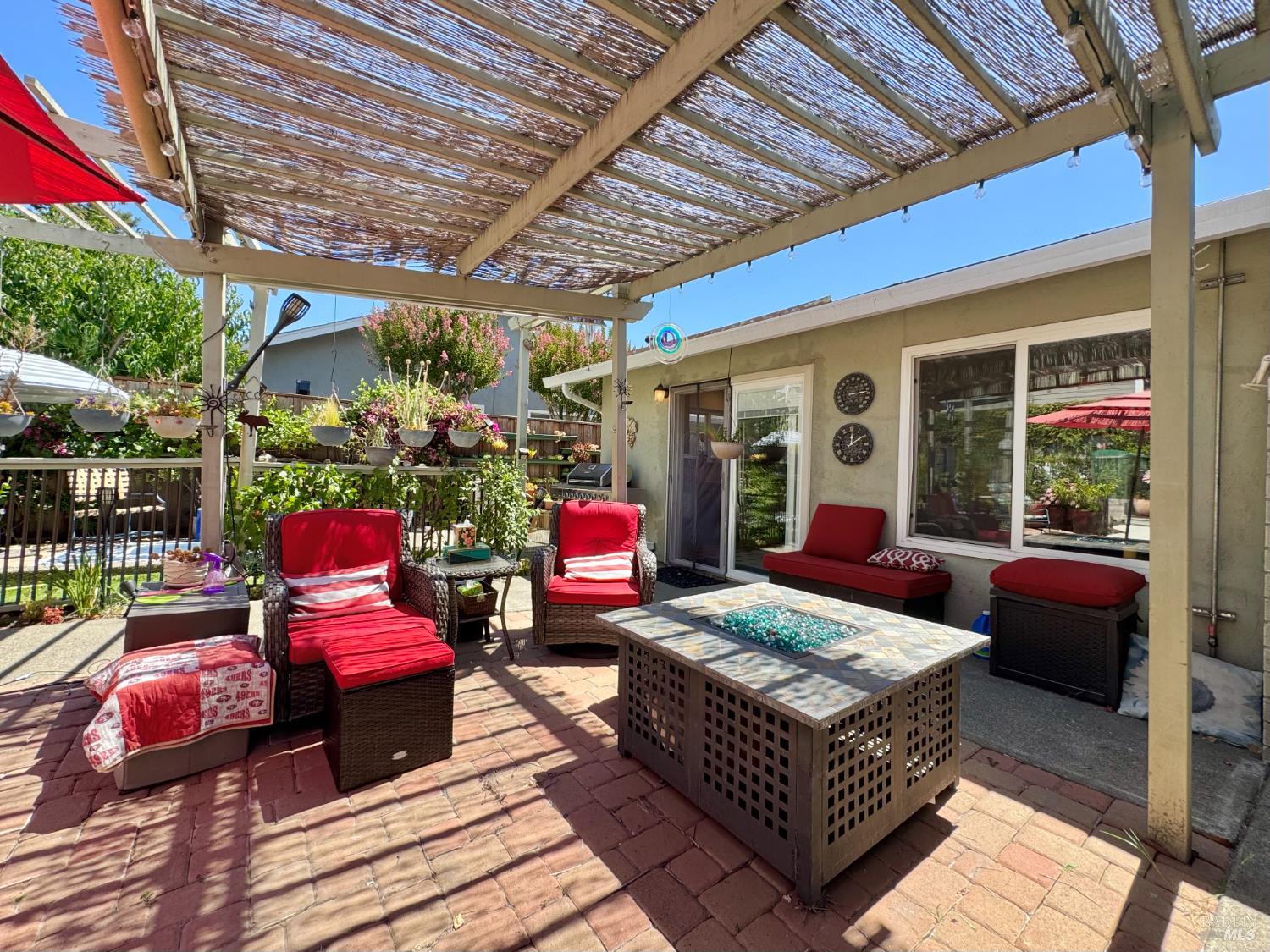 2570 Vine Hill Dr