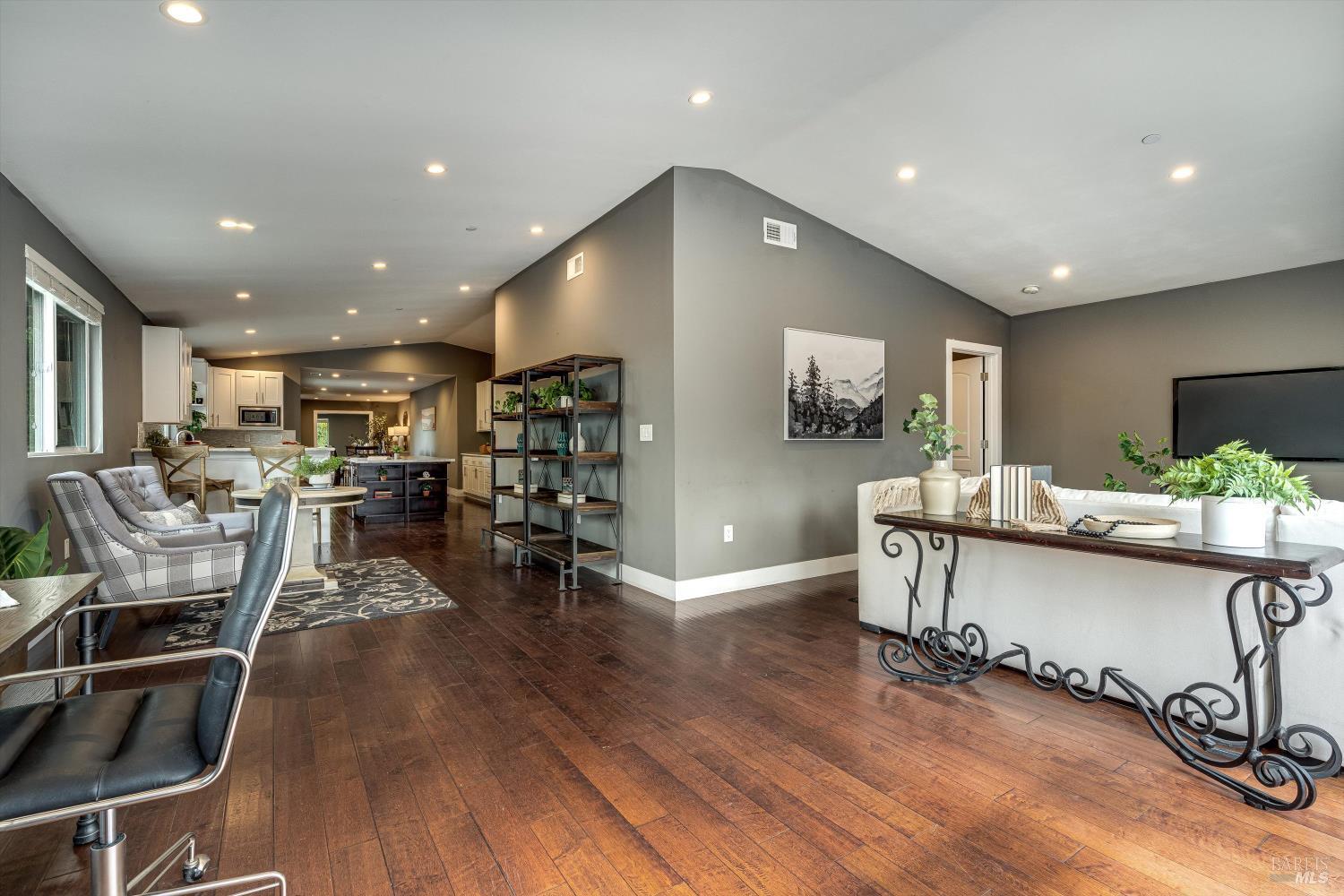 15 Julian Ave