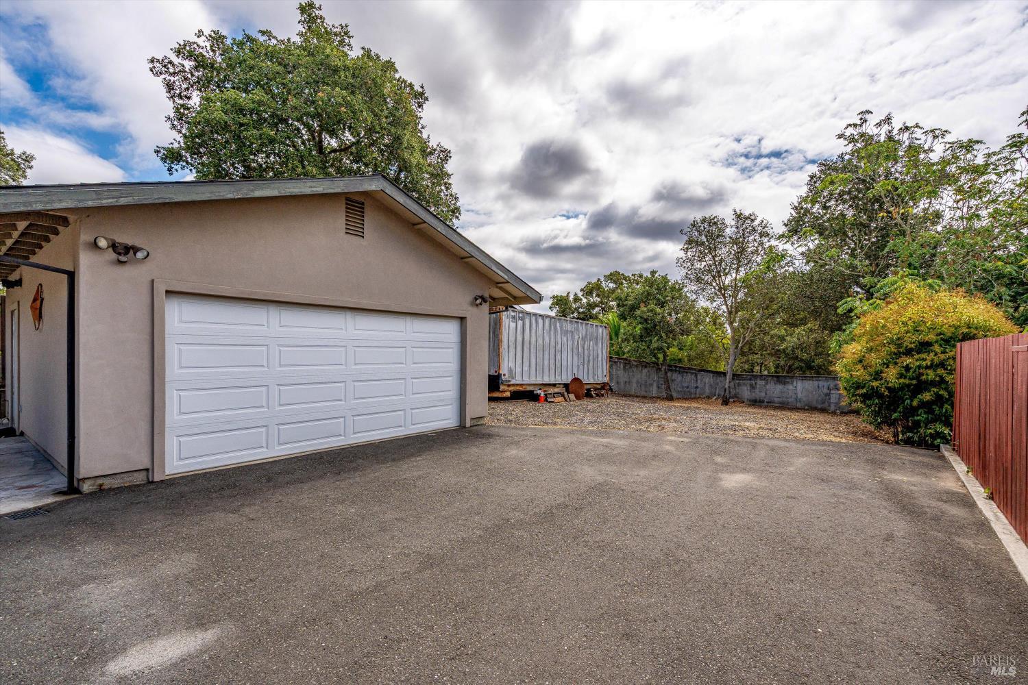 15 Julian Ave