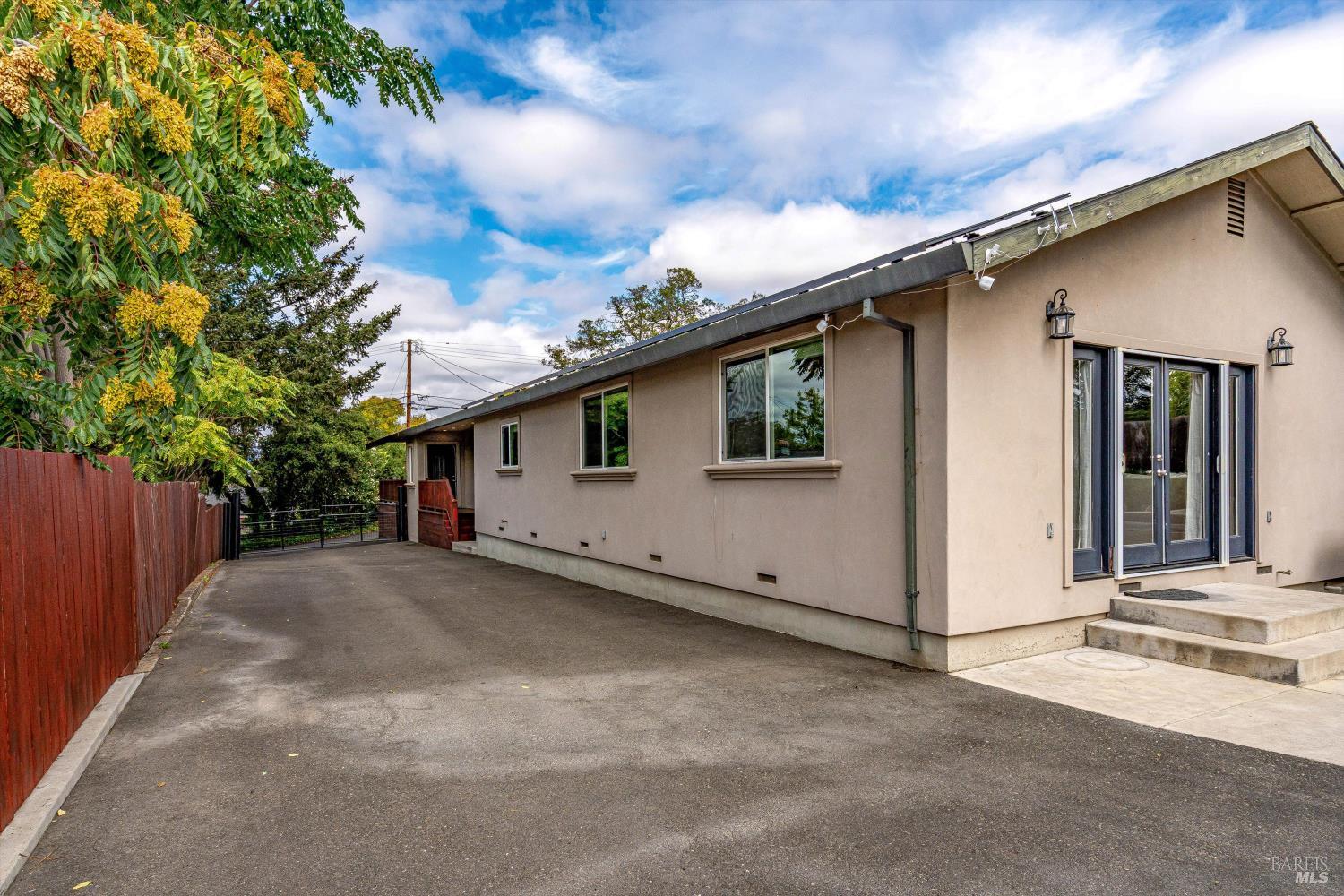 15 Julian Ave
