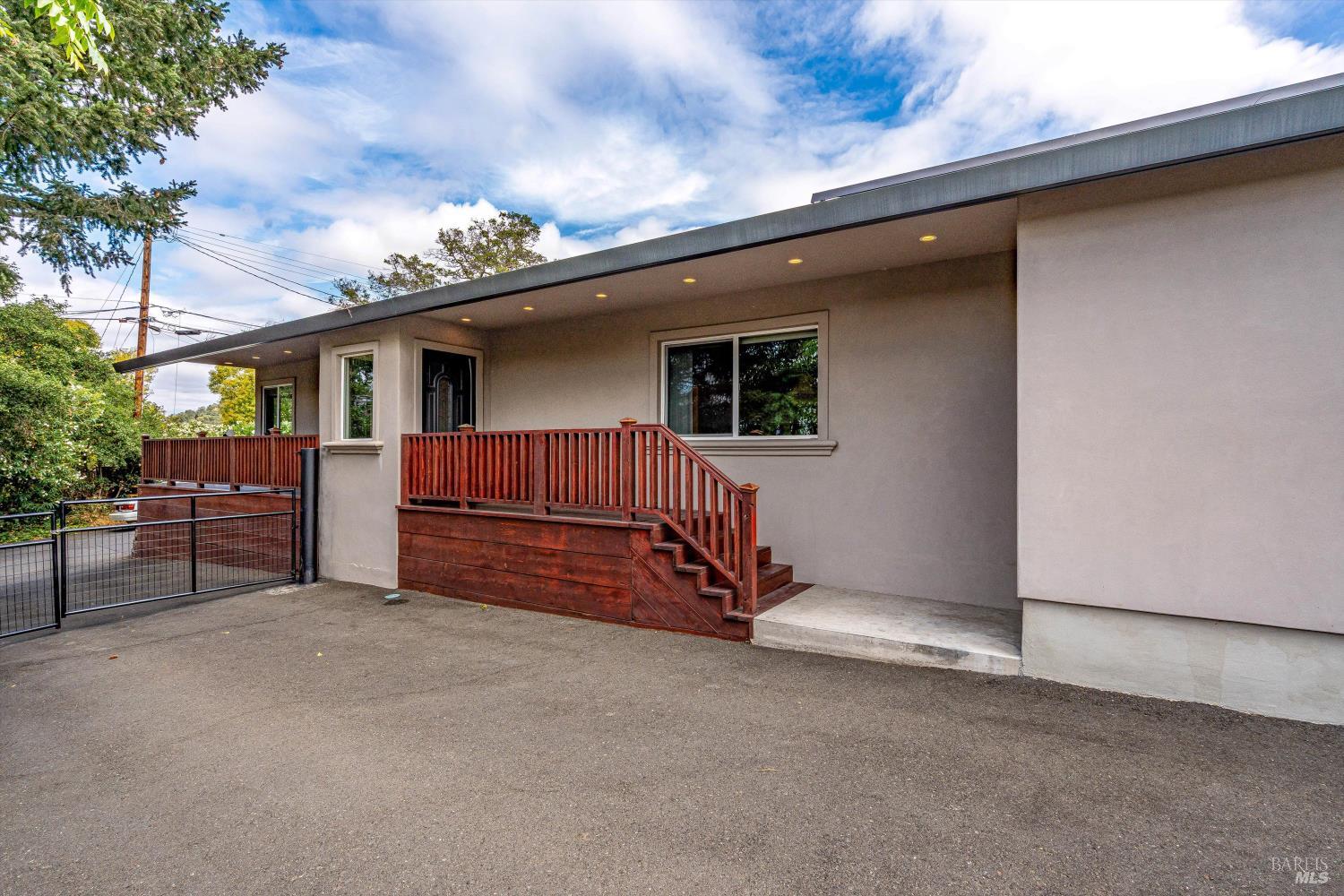 15 Julian Ave