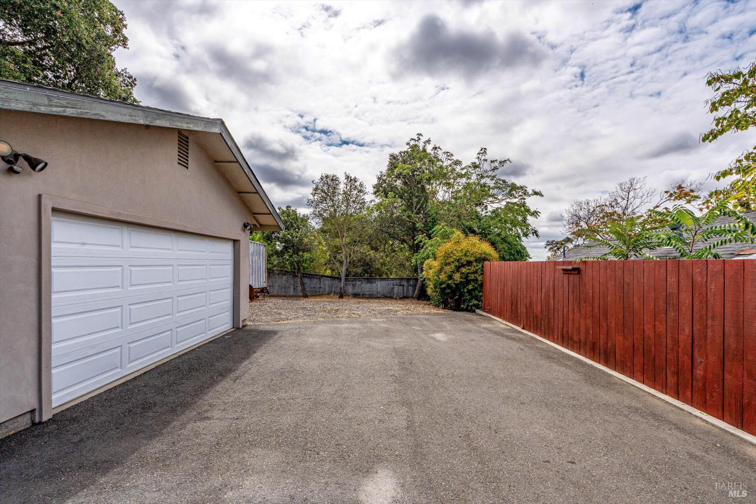15 Julian Ave