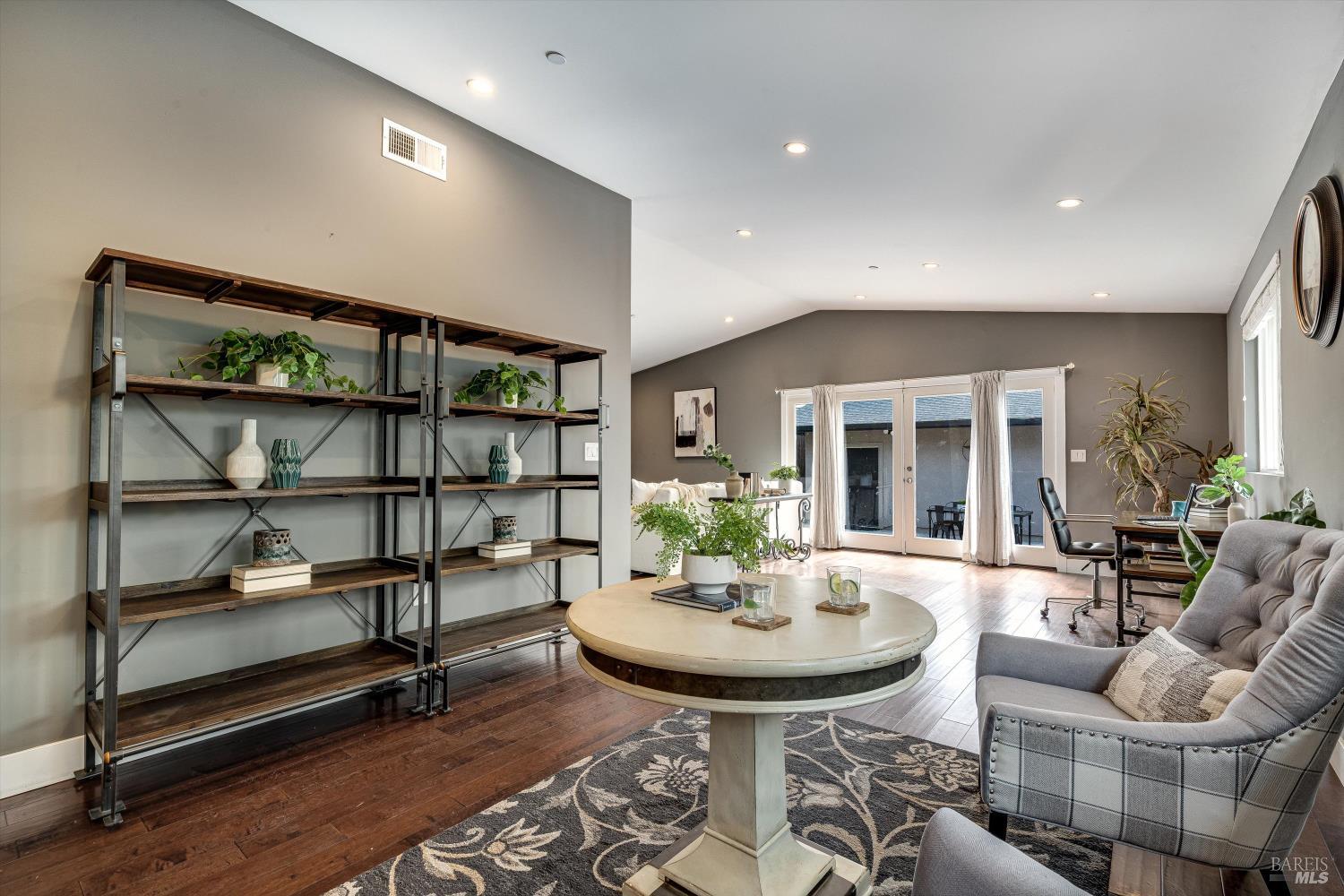 15 Julian Ave