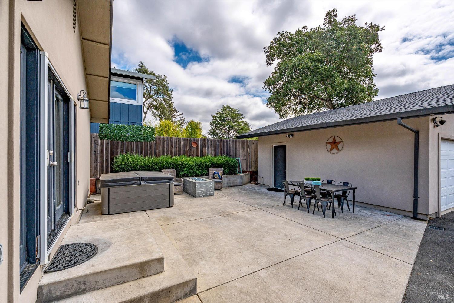 15 Julian Ave