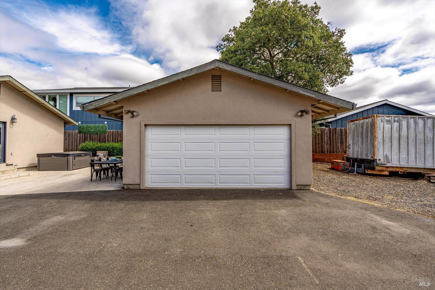 15 Julian Ave