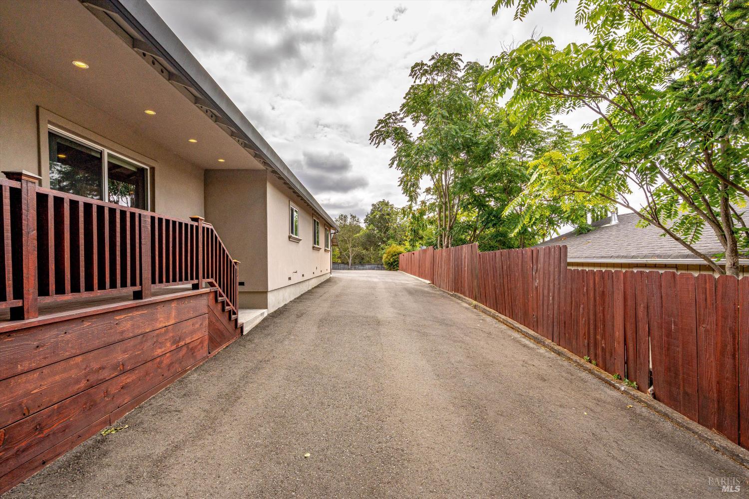 15 Julian Ave