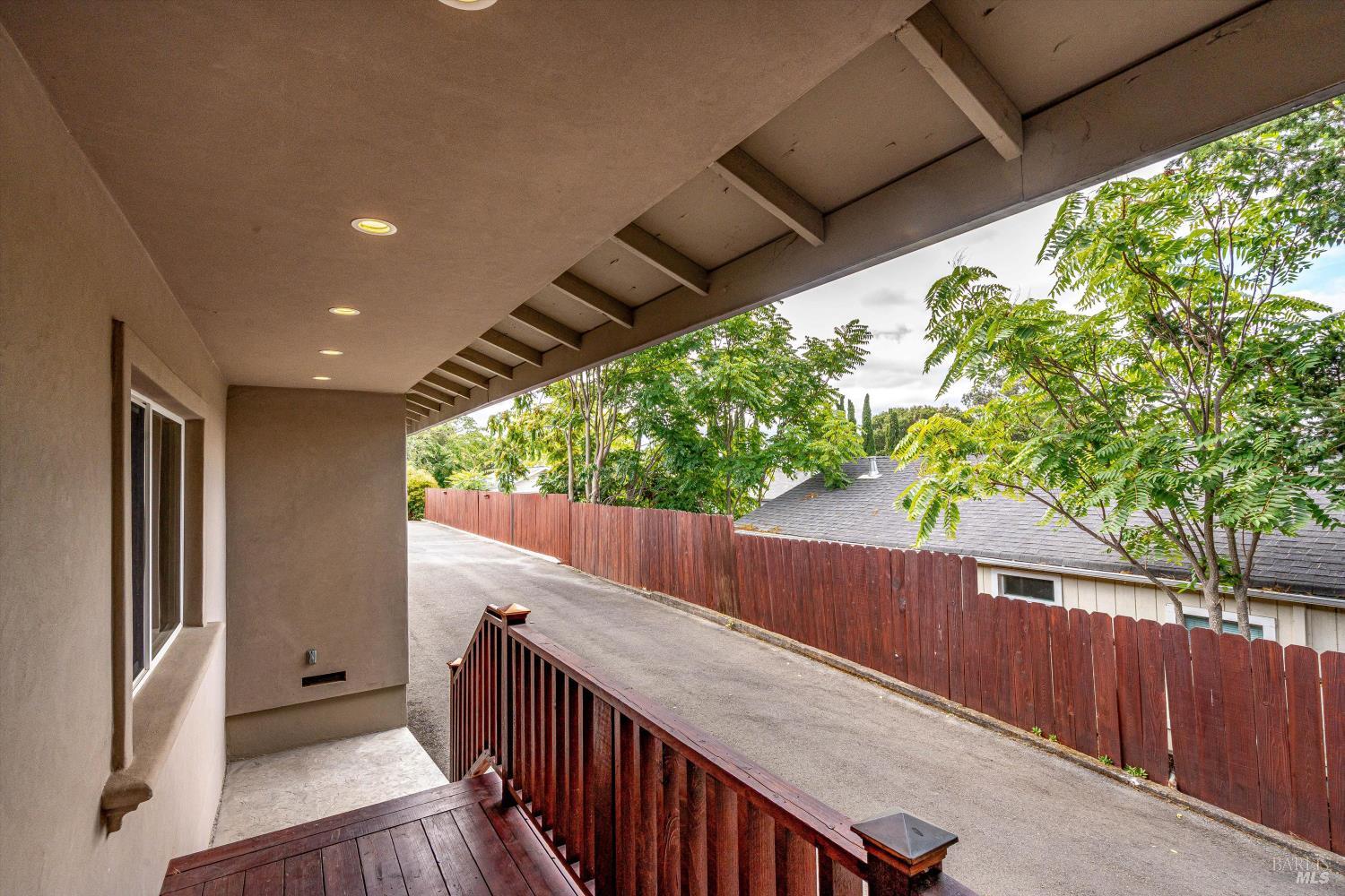 15 Julian Ave