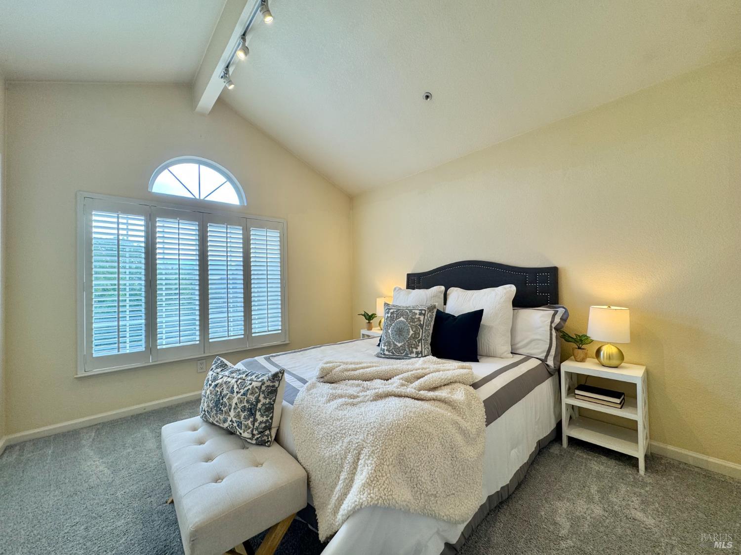 33 Cove Ct
