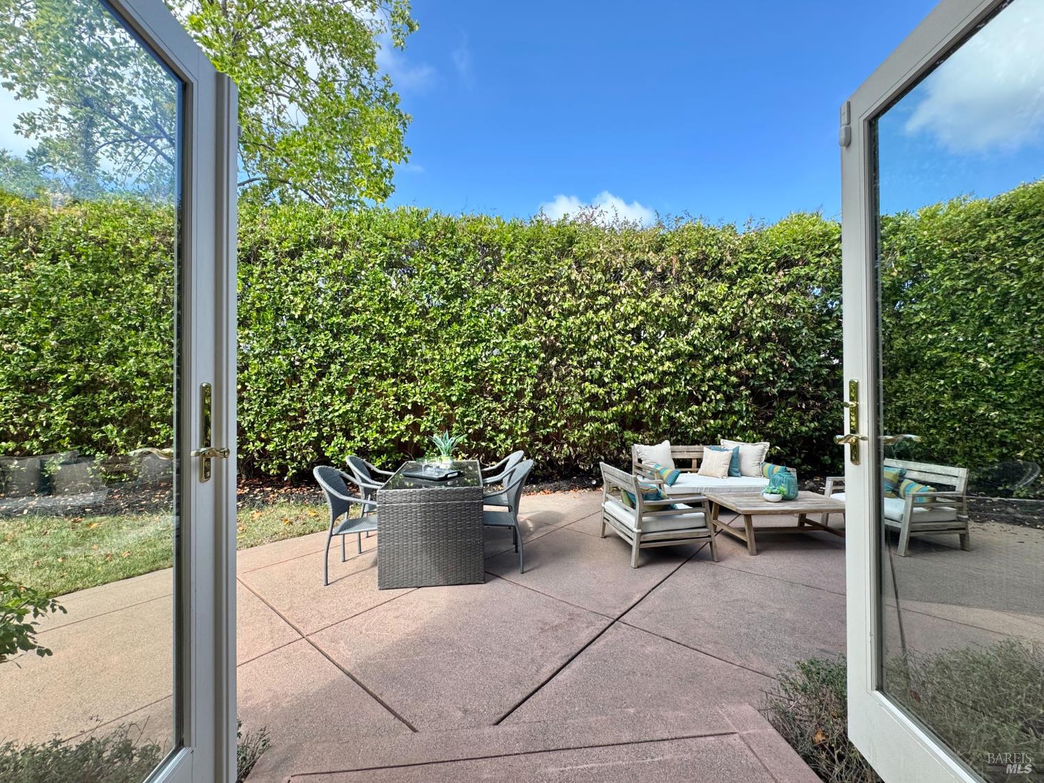33 Cove Ct
