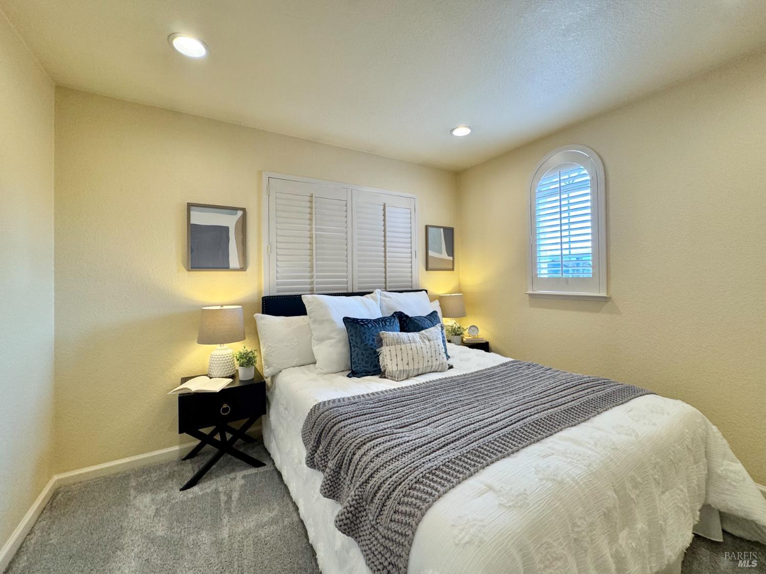 33 Cove Ct